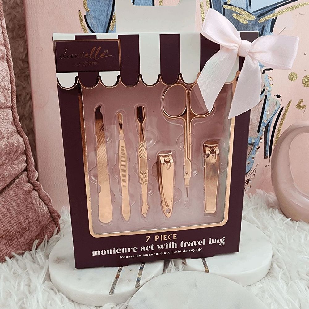 Danielle Creations 7 Piece Manicure Set ( For details see inside listing )